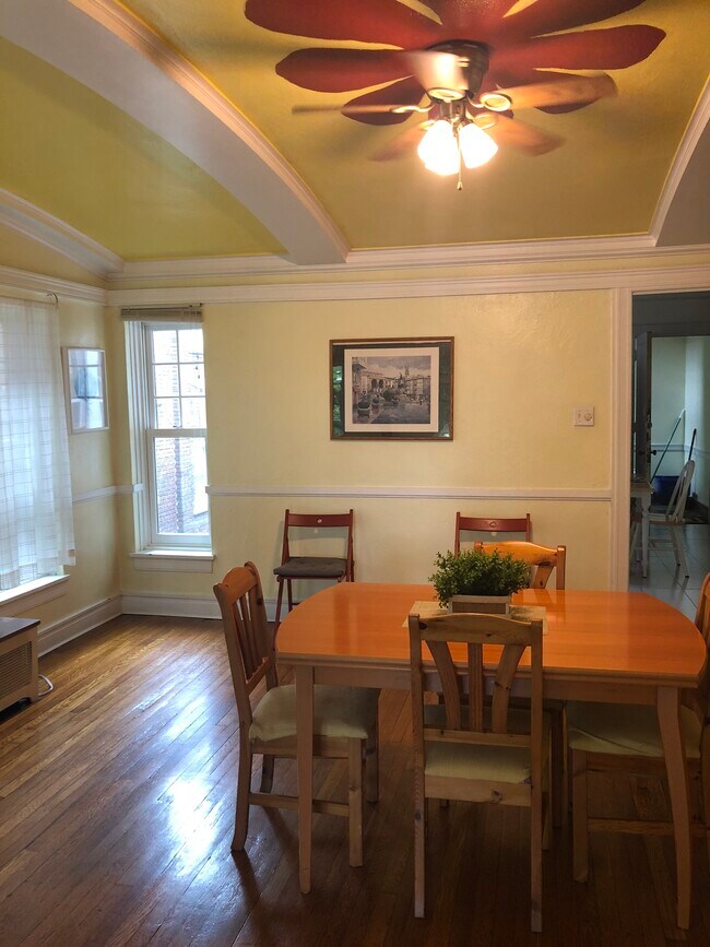 Dining room - 2005 Wendover St