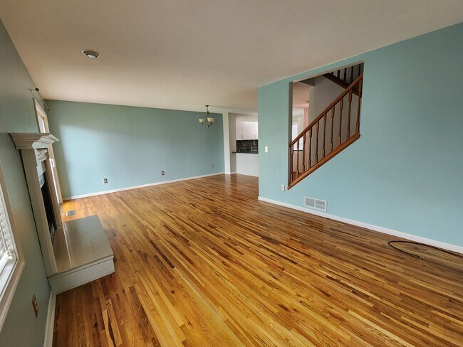 Building Photo - 33 Orchard Ave
