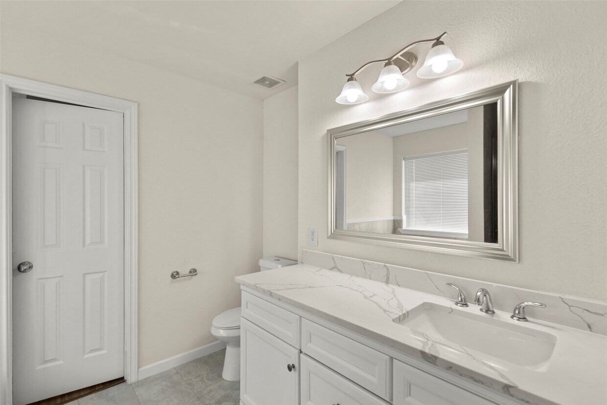 Foto del edificio - 14106 Kinsbourne Ln