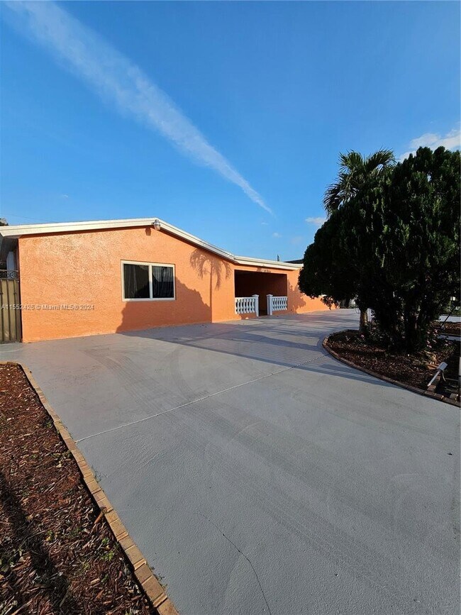 Building Photo - 3005 SW 79th Ave