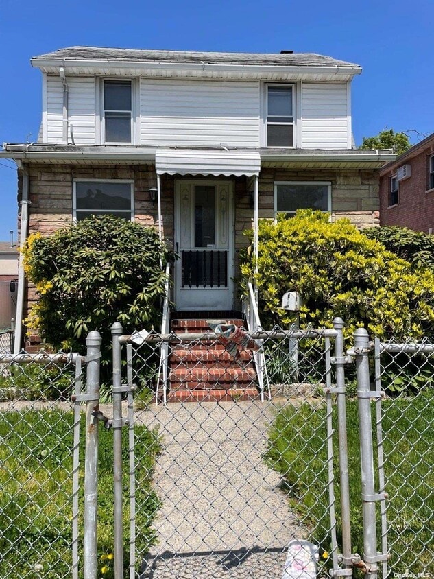 Primary Photo - 164-11 76th Ave