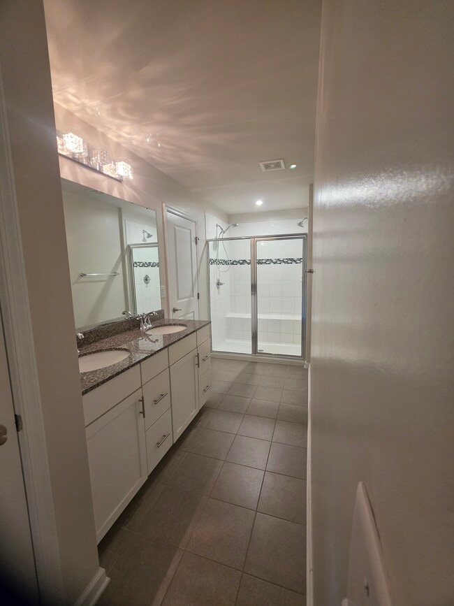 Building Photo - 318 Willow Wood Ct