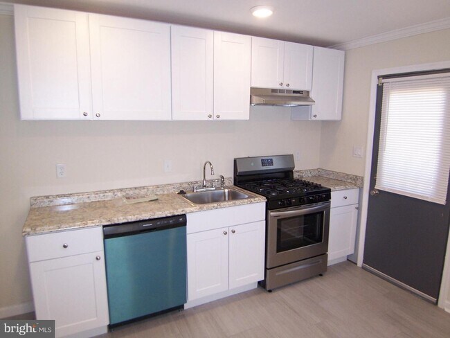 Building Photo - 2126 Sunnythorn Rd