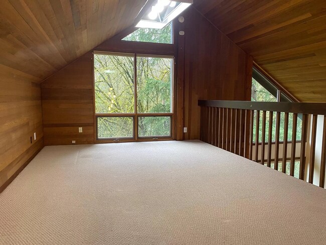 Building Photo - Idyllic & Unique Home in Sought After Sylv...