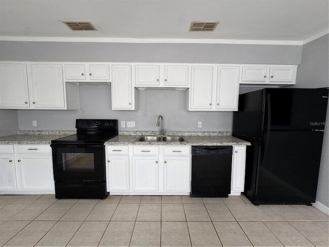 Building Photo - 218 W 4th St