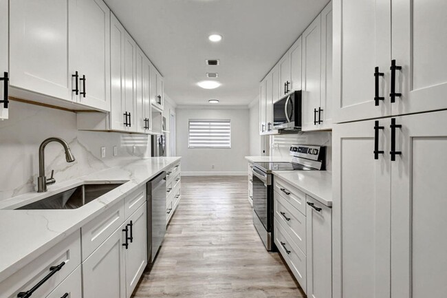 Photo - 4705 Fountains Dr S House