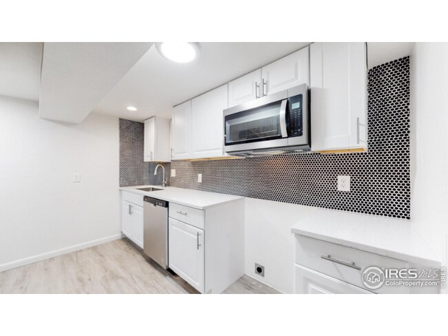 Building Photo - 1033 Ponderosa Dr