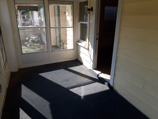 Foto del edificio - Fully renovated 2 bedroom/1 bath house