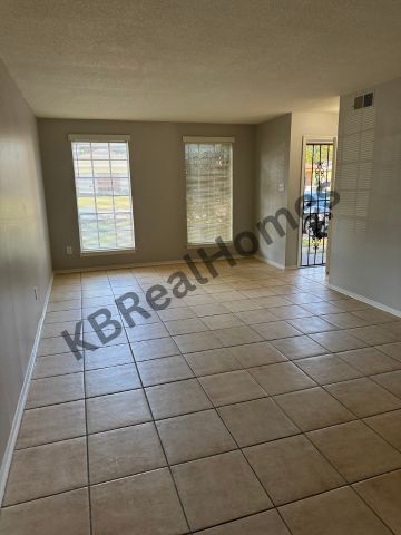 Foto del edificio - 3240 Forest Glen St