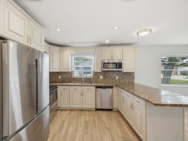 Building Photo - 3561 Oberon Ave