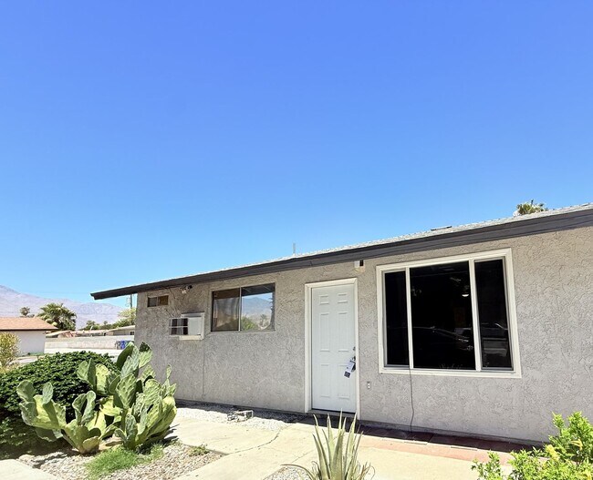 Foto del edificio - AVAILABLE NOW!!! 2 Bedroom / 1 Bathroom Ap...