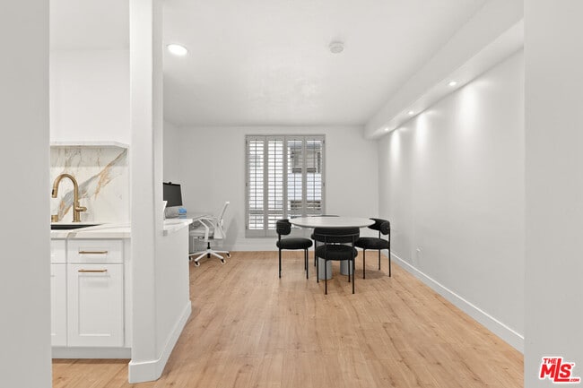 Building Photo - 621 California Ave