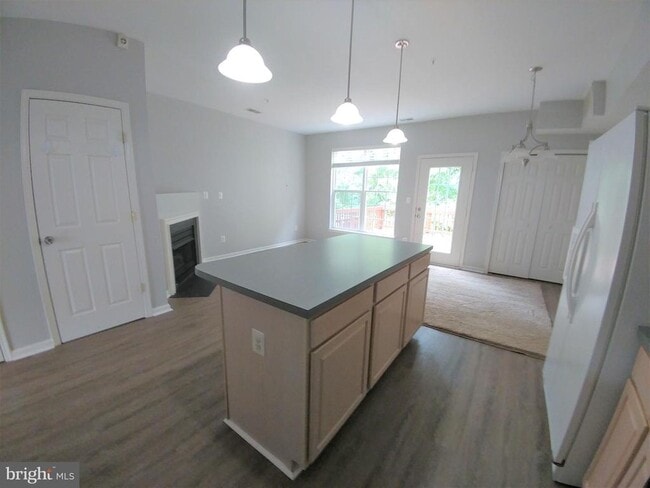 Building Photo - 8 Harbour Heights Dr