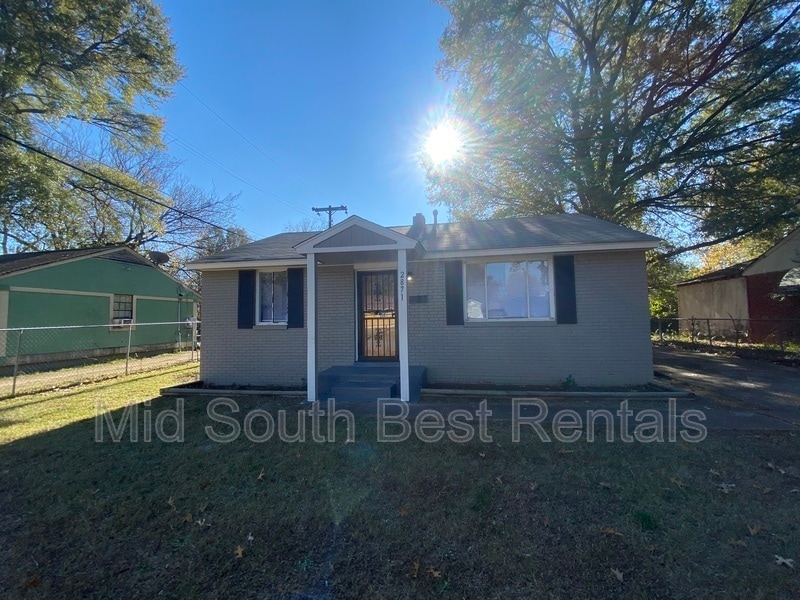 Primary Photo - 2871 Montague Ave