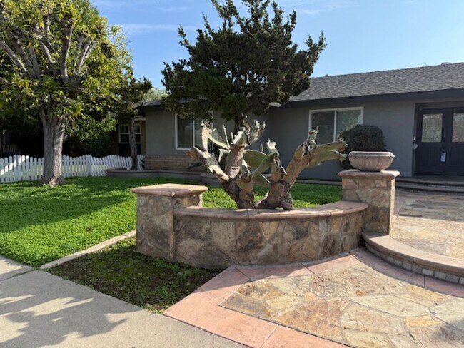 Building Photo - Large Corner lot with Lots of Curb Appeal