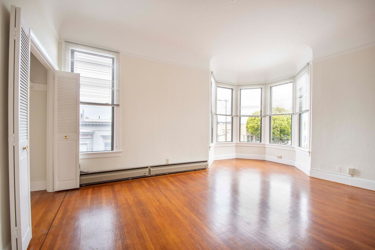 Primary Photo - Bright Top Floor 1 Bedroom | Prime Marina ...