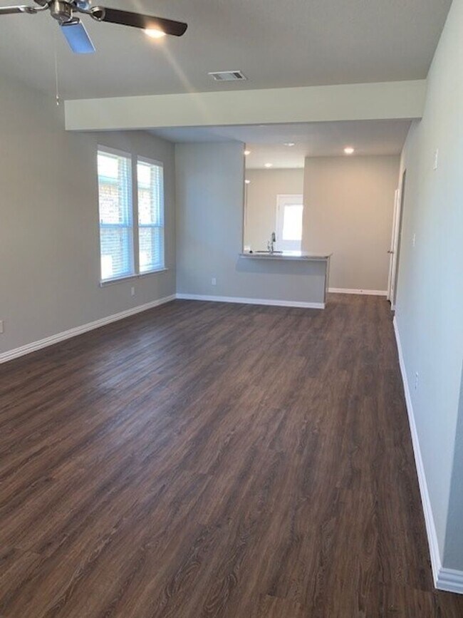Building Photo - $200 Off first month