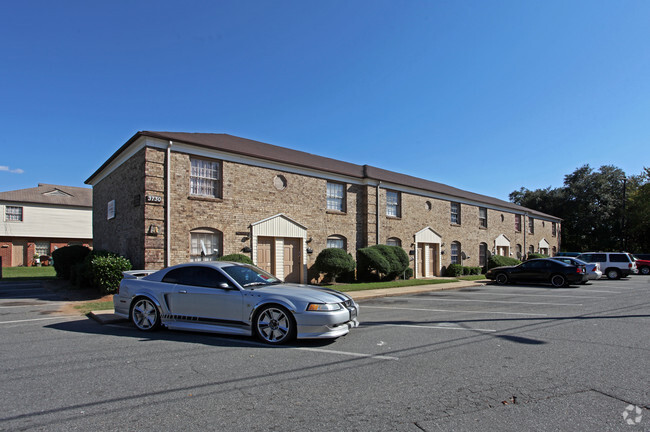 Building Photo - Granville Townhouse Apartments