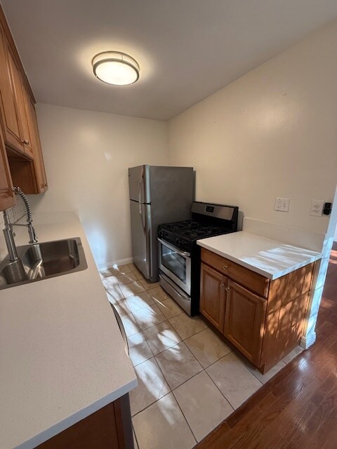 Foto del edificio - 1427 Centinela Ave