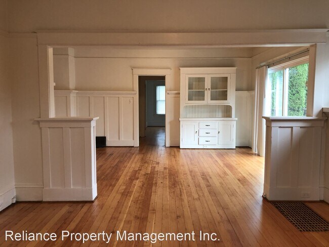 Foto del edificio - 421-427 NE Schuyler St