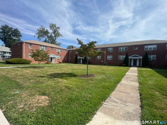 Foto del edificio - 758 New Britain Ave