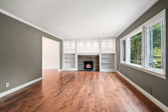Building Photo - 3 N Oak Ct