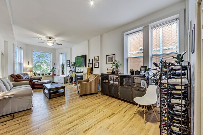 Foto del edificio - 1451 N Maplewood Ave