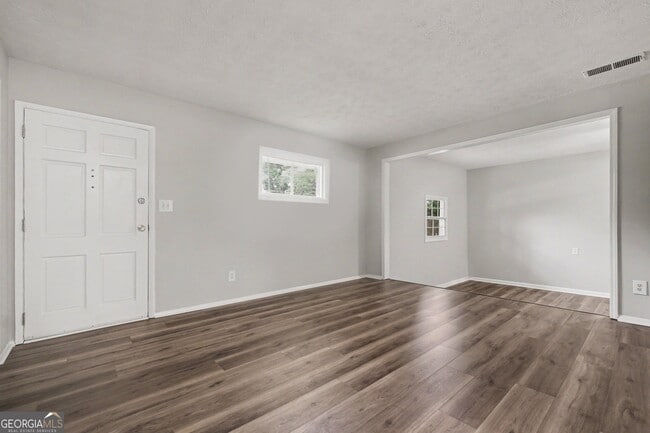 Building Photo - 1315 Pineglen Dr