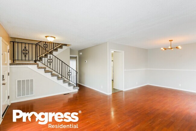Building Photo - 204 Redondo Ct N
