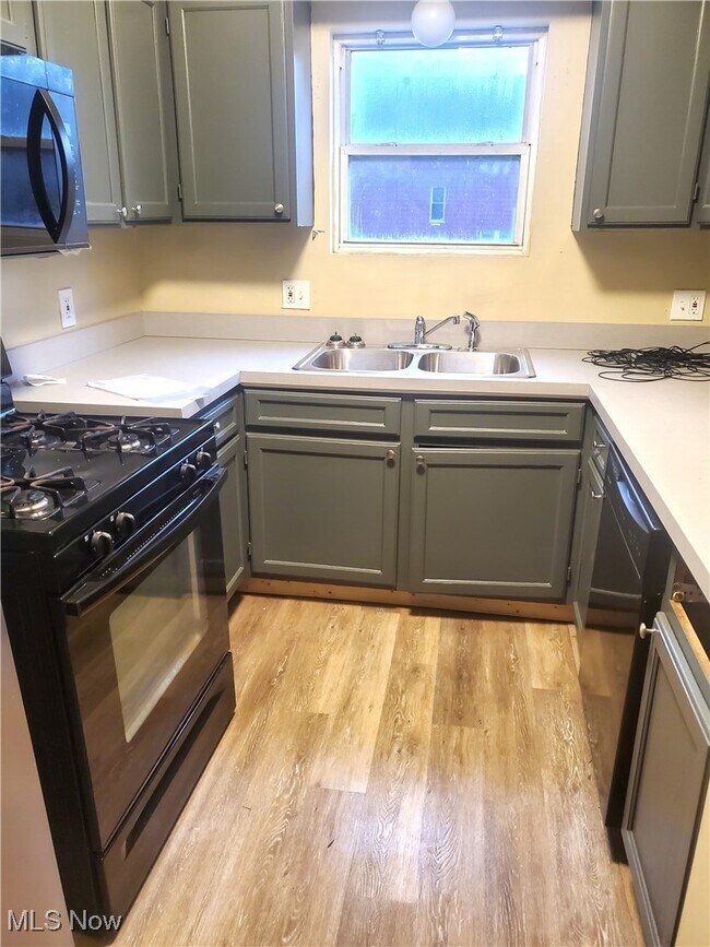 Foto del edificio - 9923 Bessemer Ave