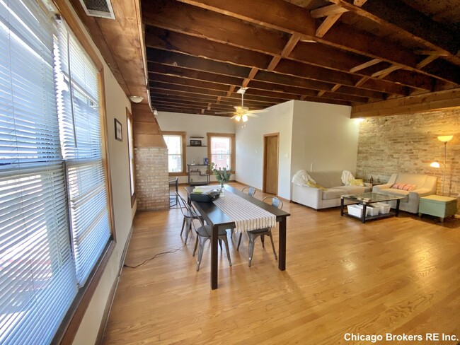 Building Photo - 2158 N Halsted St