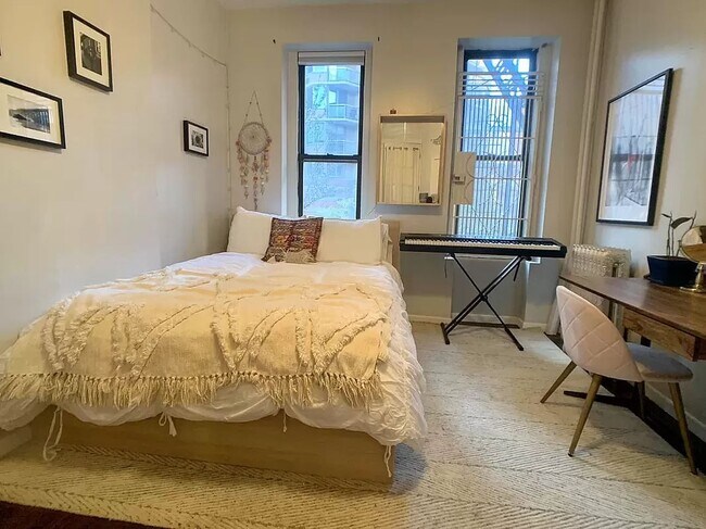 Building Photo - 504 West 44th Street