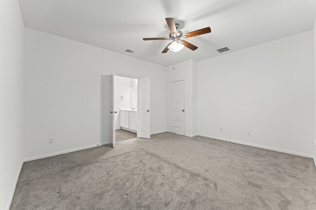 Foto del edificio - 3303 Tranquility Ln