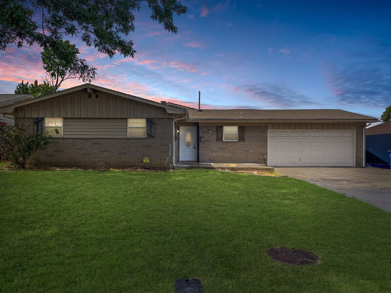 Foto principal - 240 S 120th E Ave