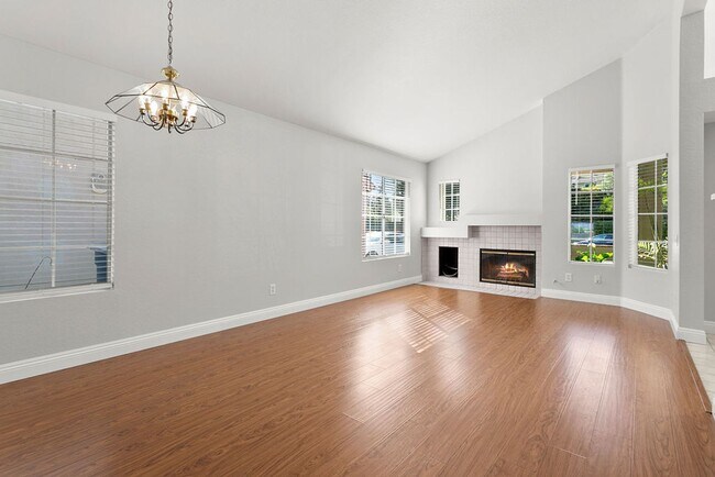 Building Photo - Updated 3 Bedroom Detached Home in Glenwoo...