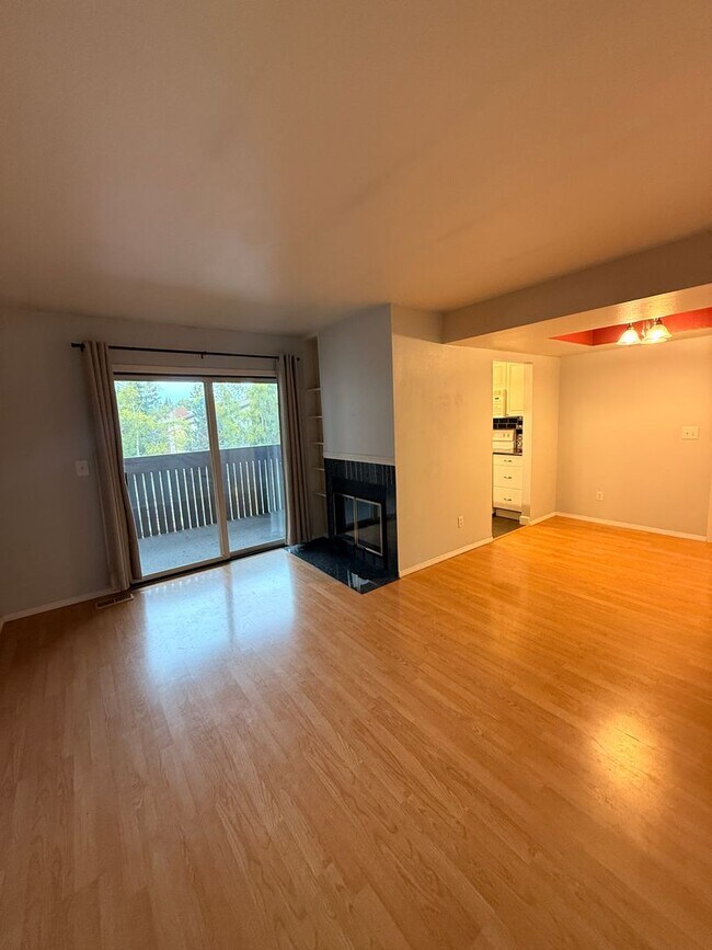 Building Photo - 7351 Huntsmen Cir