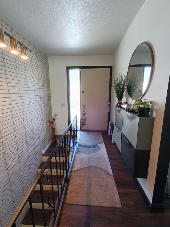 Building Photo - 1656 S Fairway Dr