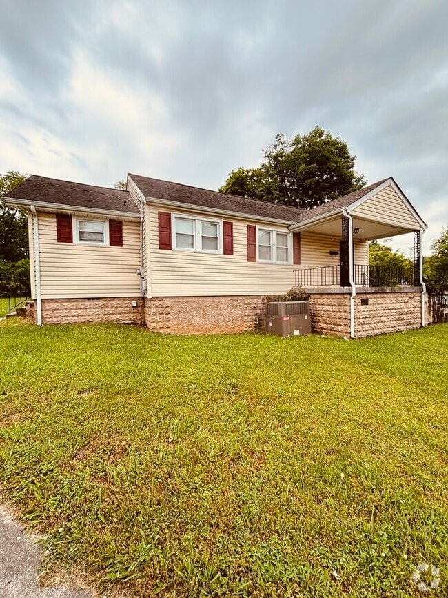 Building Photo - 3230 Linden Ave