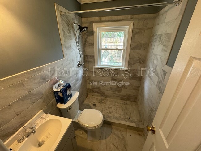 Building Photo - 307 E Battle Ave