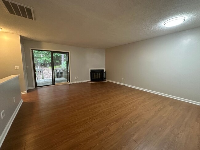 Building Photo - 5907 Dixon Dr