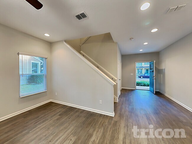 Foto del edificio - 498 Auburn Oaks Rd E