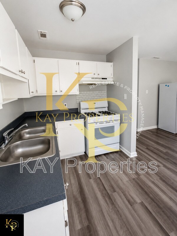 Building Photo - 3013 Wedgedale Ave