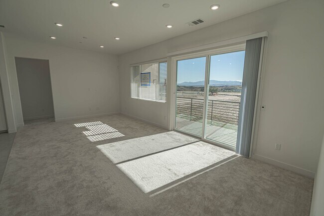 Foto del edificio - 3 Bedroom 2 Bath Condo for Rent in Valencia!