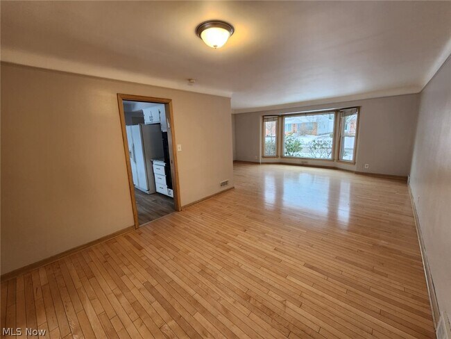 Foto del edificio - 2413 Elmdale Rd
