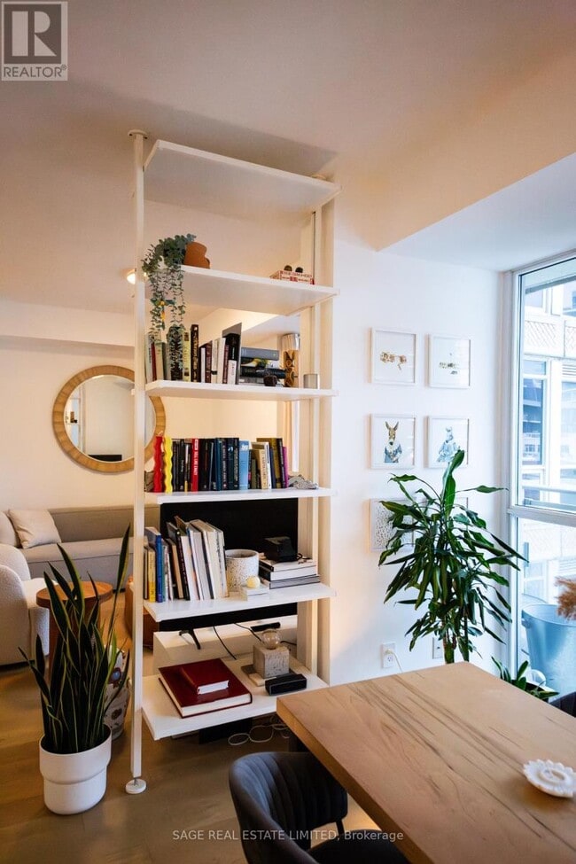 Building Photo - 628 Fleet St