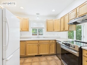 Building Photo - 409 Prairie Ave