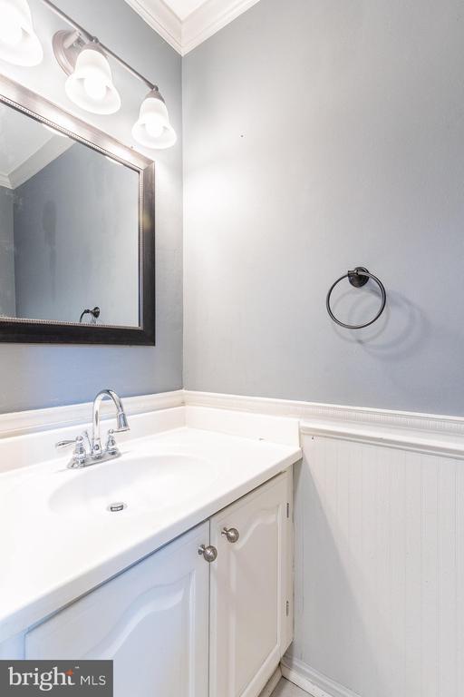 Foto del edificio - 6584 Yadkin Ct