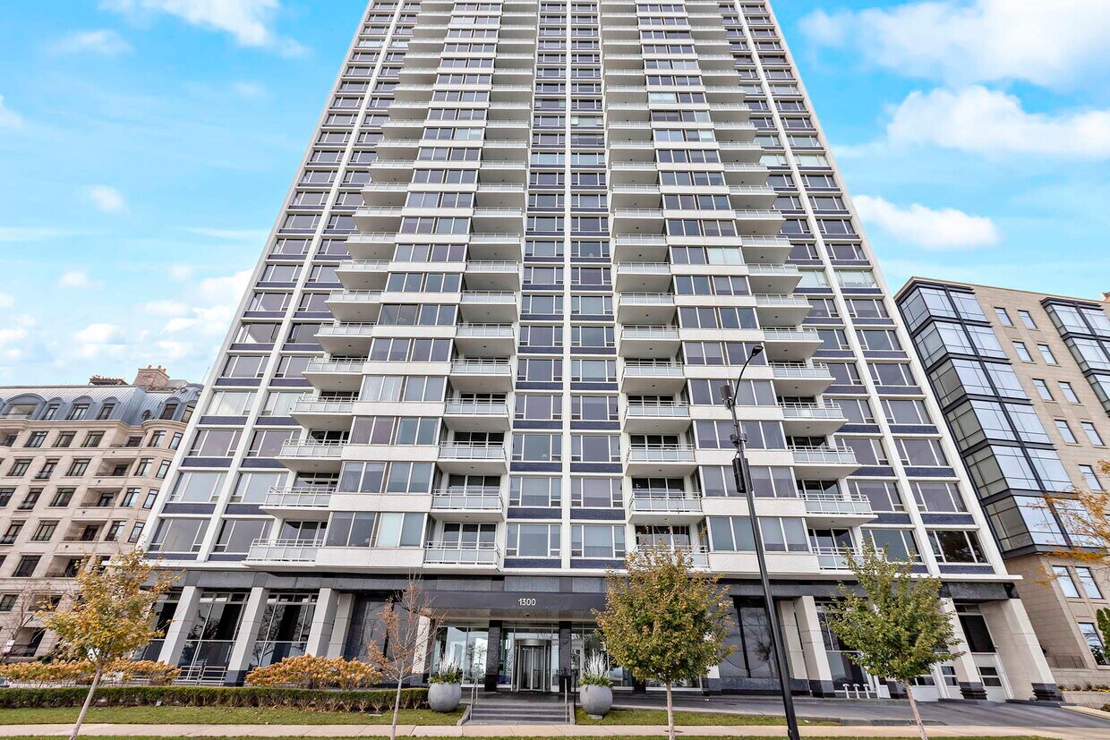 Primary Photo - 1300 N Lake Shore Dr