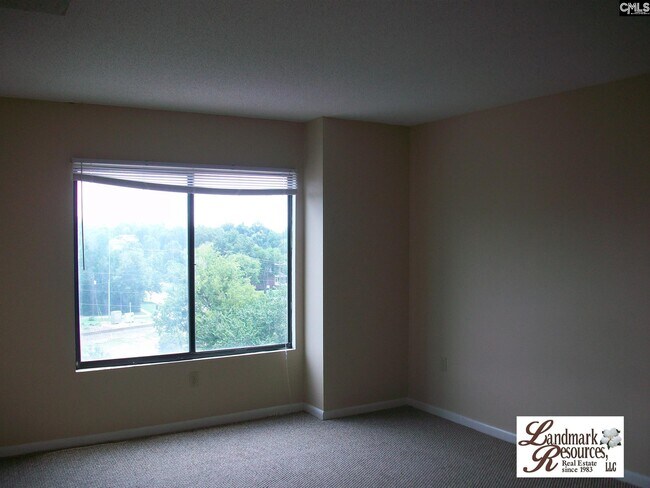 Foto del edificio - 1600 Park Cir