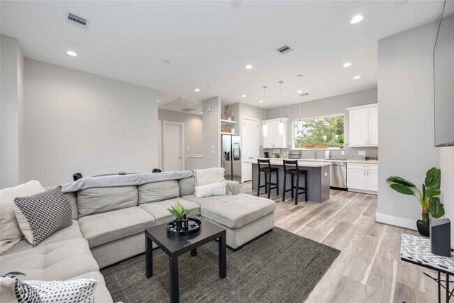 Foto del edificio - 2611 Huntington Creek Ln